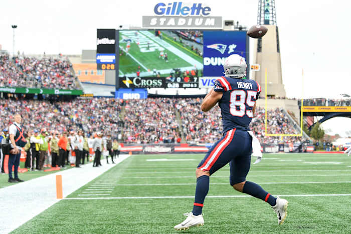 hunter-henry-new-england-patriots-crush-browns